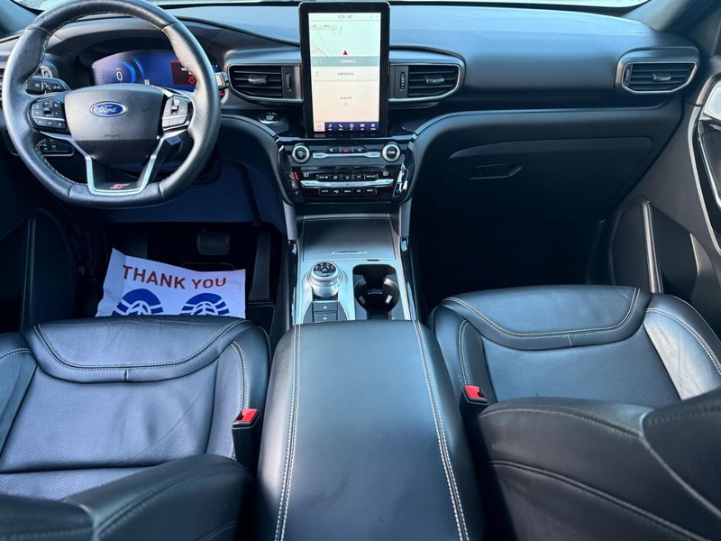 Ford Explorer Vehicle Image 16