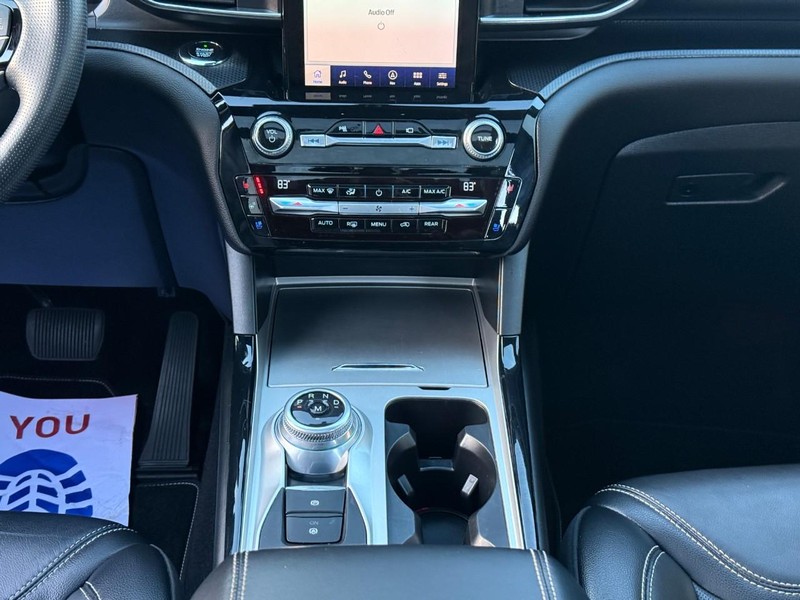 Ford Explorer Vehicle Image 19