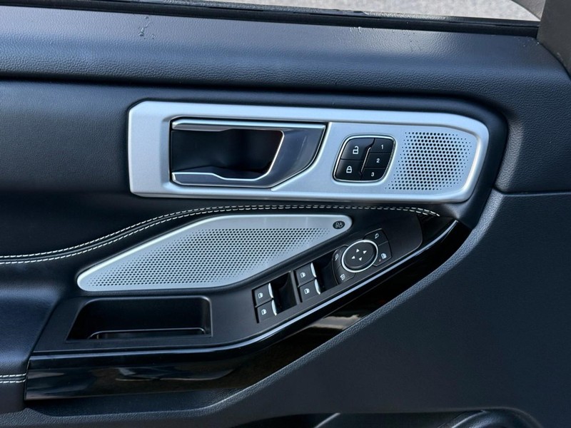 Ford Explorer Vehicle Image 20