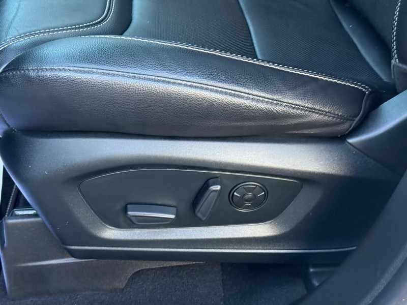 Ford Explorer Vehicle Image 23