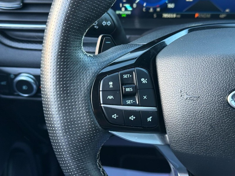 Ford Explorer Vehicle Image 24