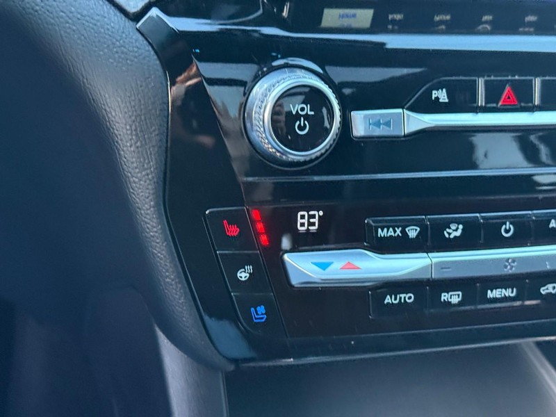 Ford Explorer Vehicle Image 28