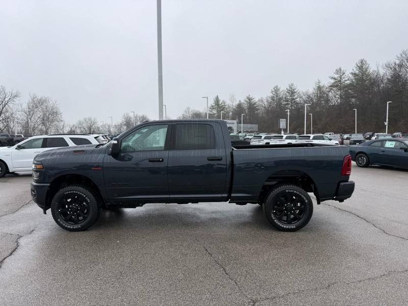 Ram 2500 Vehicle Full-screen Gallery Image 2