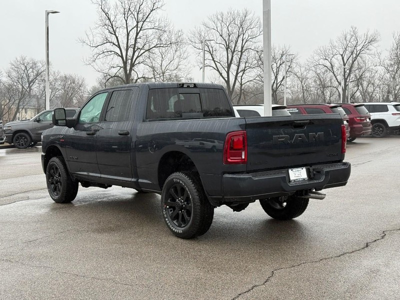 Ram 2500 Vehicle Full-screen Gallery Image 3