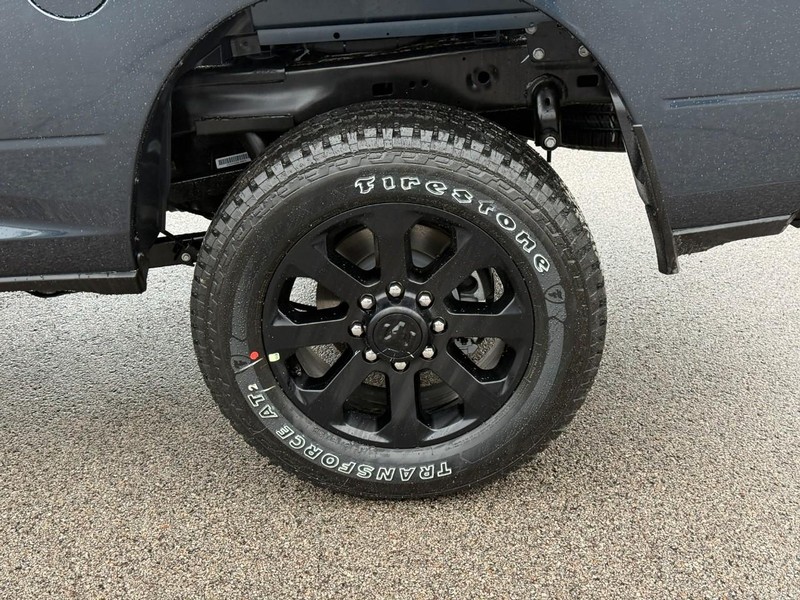 Ram 2500 Vehicle Full-screen Gallery Image 4
