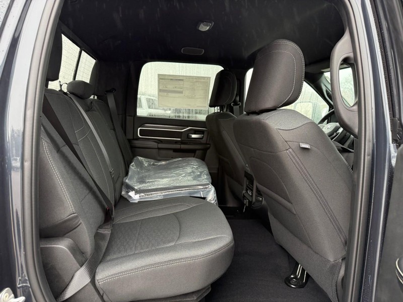 Ram 2500 Vehicle Full-screen Gallery Image 5