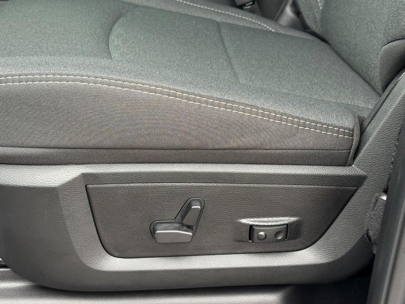 Ram 2500 Vehicle Full-screen Gallery Image 12