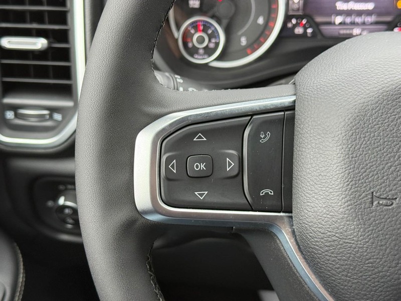 Ram 2500 Vehicle Full-screen Gallery Image 13