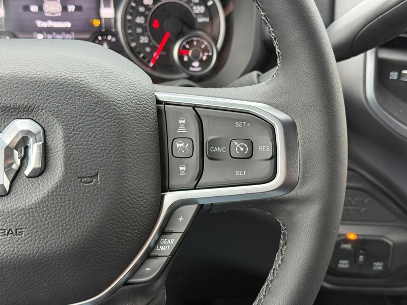 Ram 2500 Vehicle Full-screen Gallery Image 14