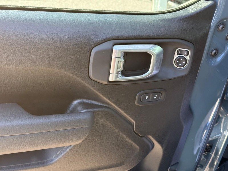 Jeep Gladiator Vehicle Full-screen Gallery Image 6