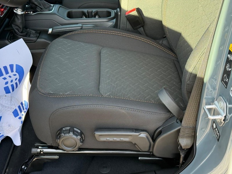 Jeep Gladiator Vehicle Full-screen Gallery Image 7