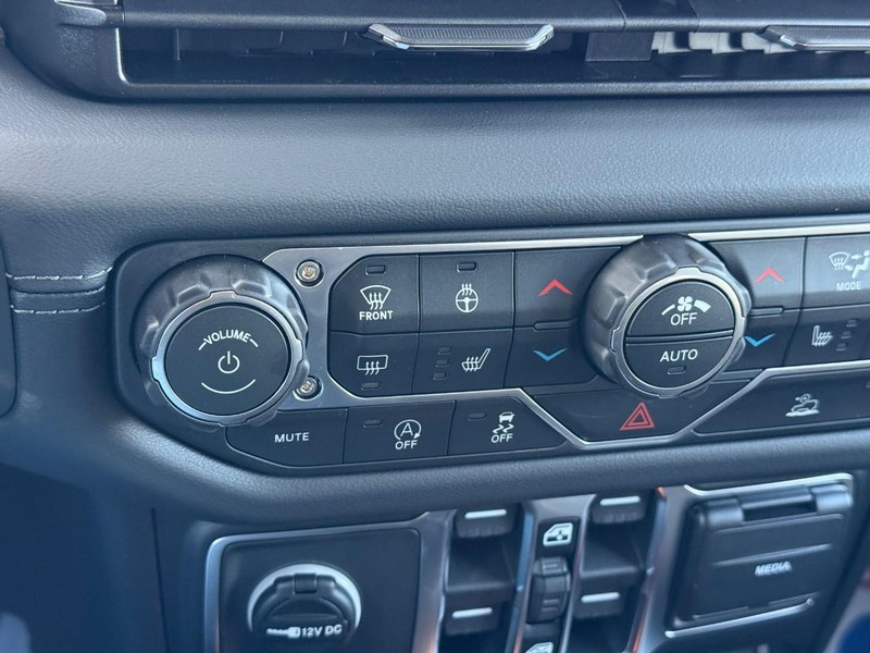 Jeep Gladiator Vehicle Full-screen Gallery Image 11