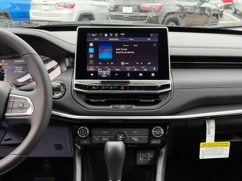 Jeep Compass Vehicle Full-screen Gallery Image 8