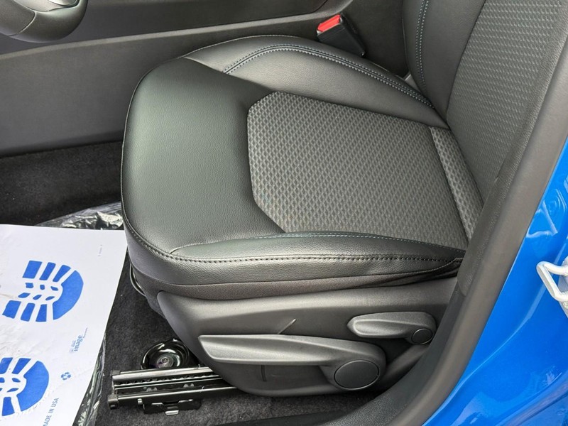 Jeep Compass Vehicle Full-screen Gallery Image 11