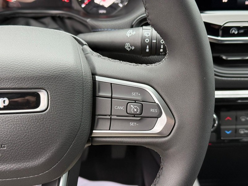 Jeep Compass Vehicle Full-screen Gallery Image 13