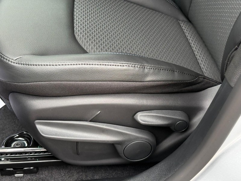 Jeep Compass Vehicle Full-screen Gallery Image 11