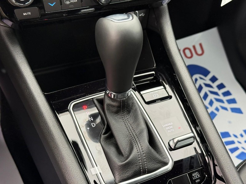 Jeep Compass Vehicle Full-screen Gallery Image 14