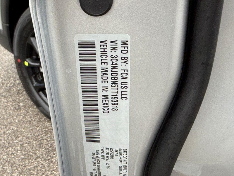 Jeep Compass Vehicle Full-screen Gallery Image 16