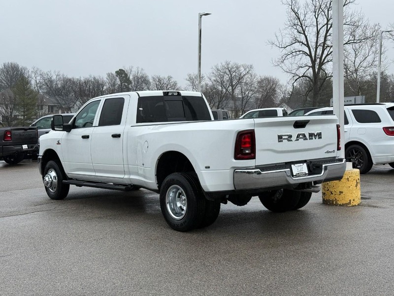 Ram 3500 Vehicle Full-screen Gallery Image 3