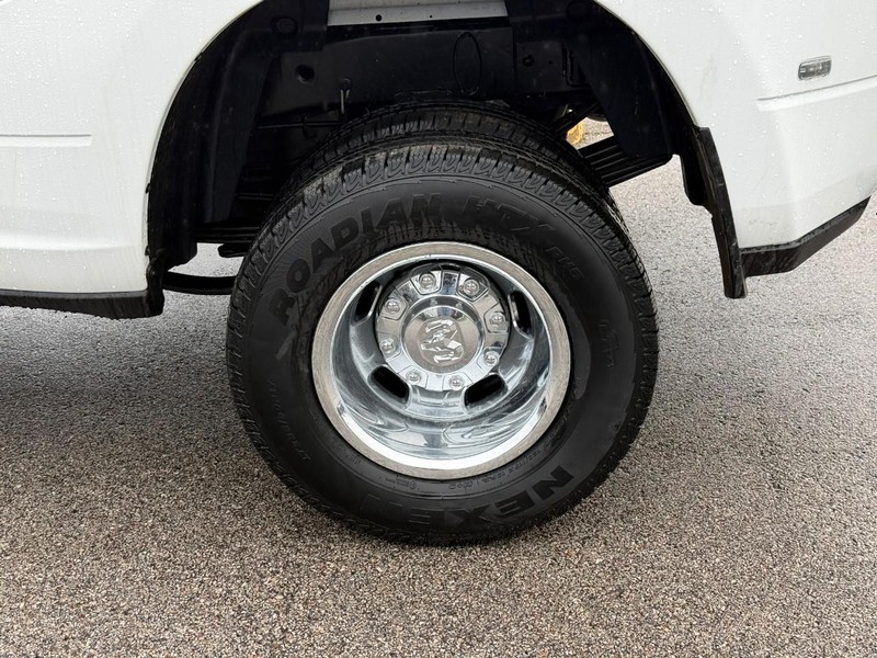 Ram 3500 Vehicle Full-screen Gallery Image 4