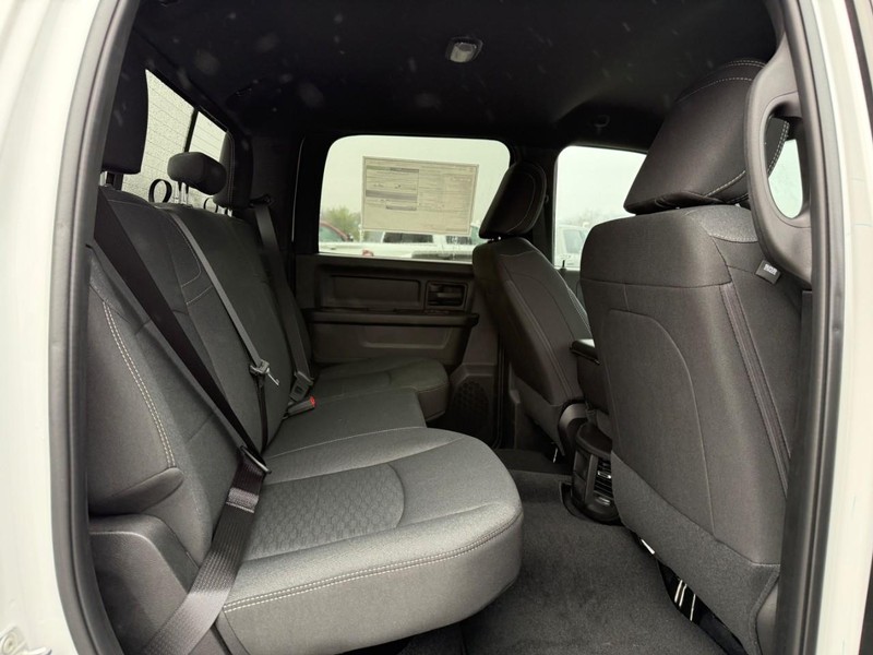 Ram 3500 Vehicle Full-screen Gallery Image 5