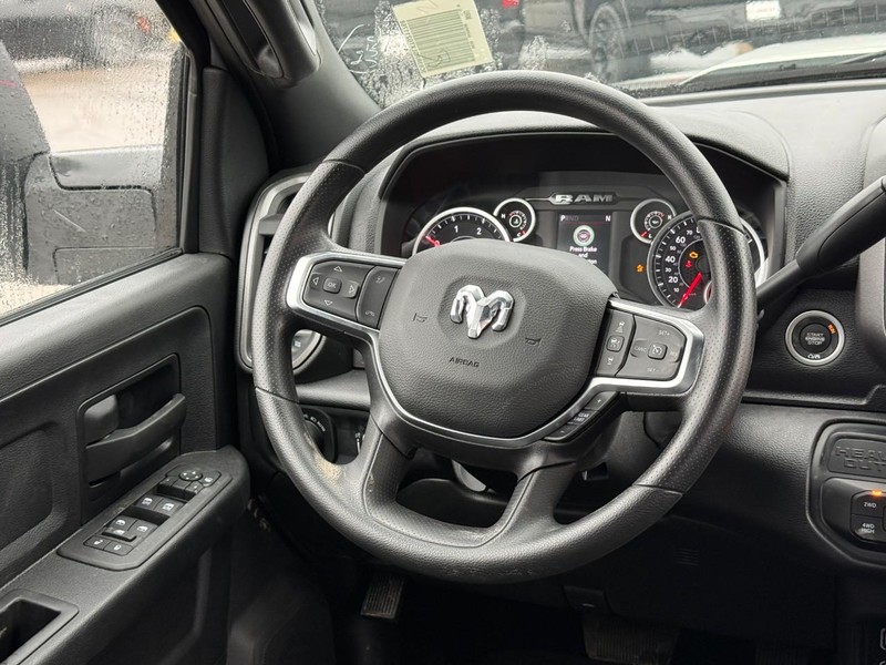 Ram 3500 Vehicle Full-screen Gallery Image 7