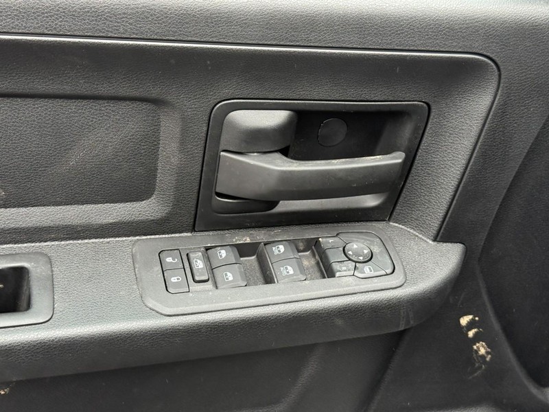 Ram 3500 Vehicle Full-screen Gallery Image 10