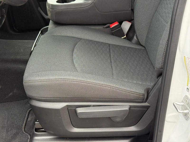 Ram 3500 Vehicle Full-screen Gallery Image 11