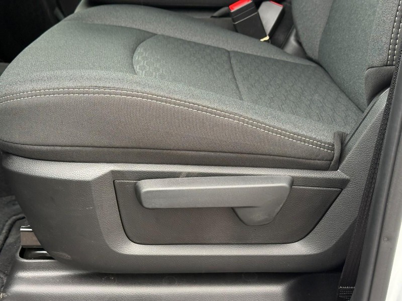 Ram 3500 Vehicle Full-screen Gallery Image 12