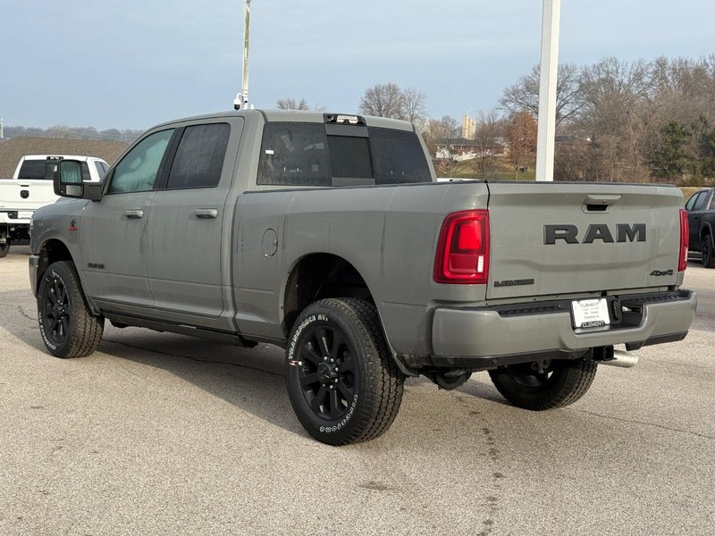 Ram 2500 Vehicle Full-screen Gallery Image 3