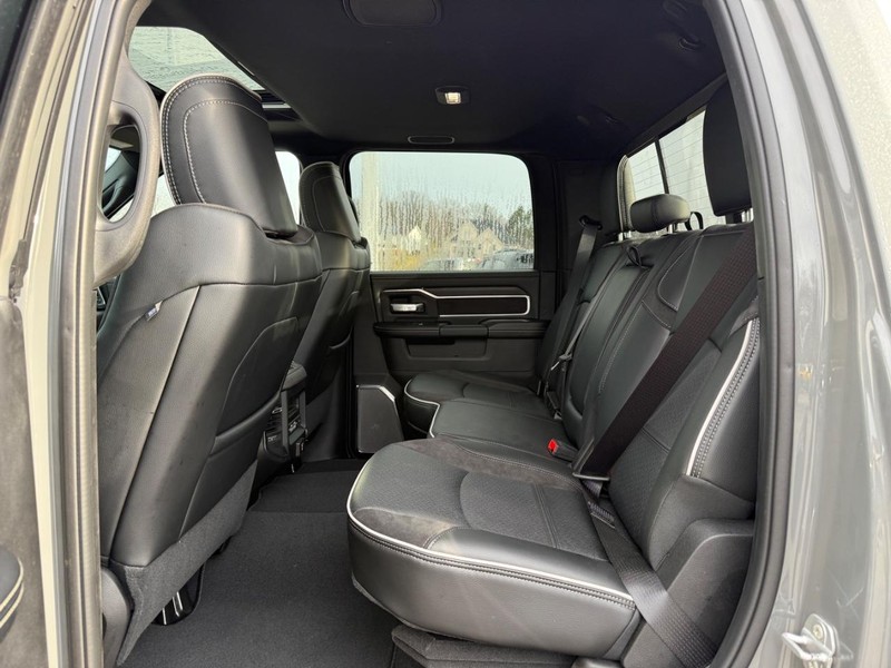 Ram 2500 Vehicle Full-screen Gallery Image 5