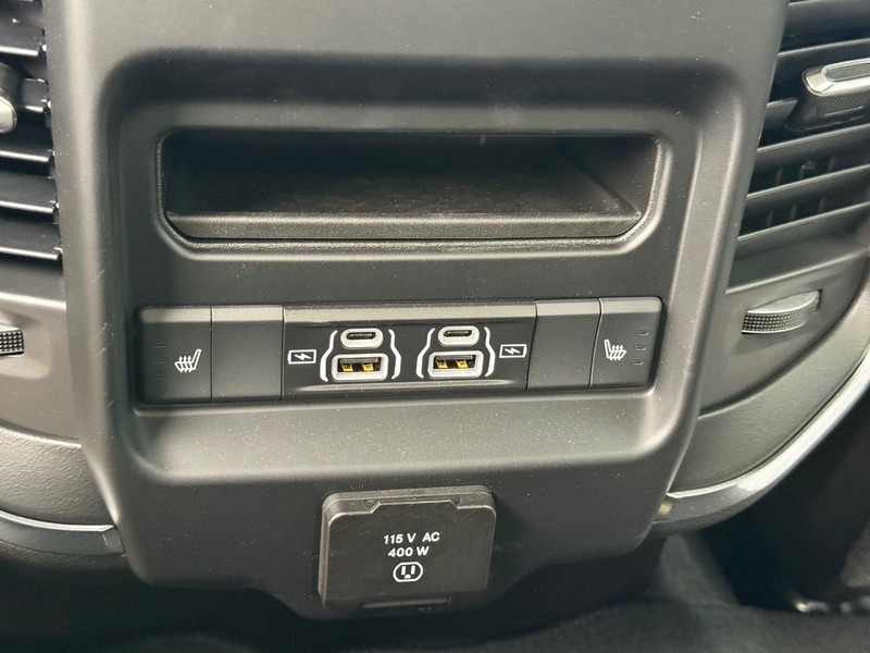 Ram 2500 Vehicle Full-screen Gallery Image 7