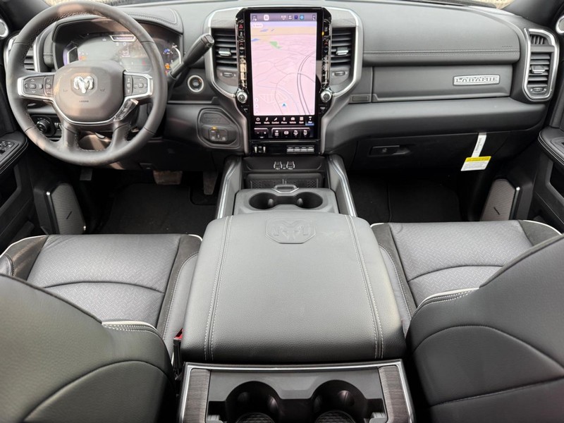 Ram 2500 Vehicle Full-screen Gallery Image 8