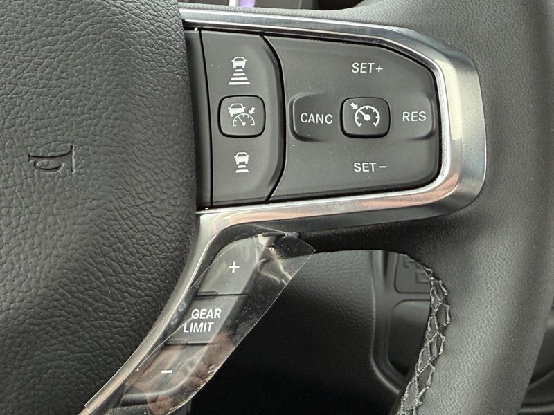 Ram 2500 Vehicle Full-screen Gallery Image 11