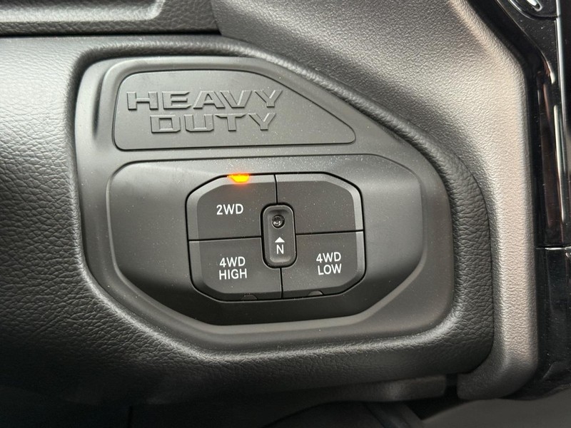 Ram 2500 Vehicle Full-screen Gallery Image 13