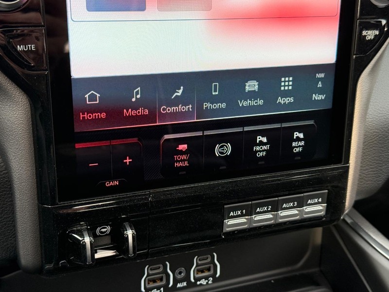 Ram 2500 Vehicle Full-screen Gallery Image 16