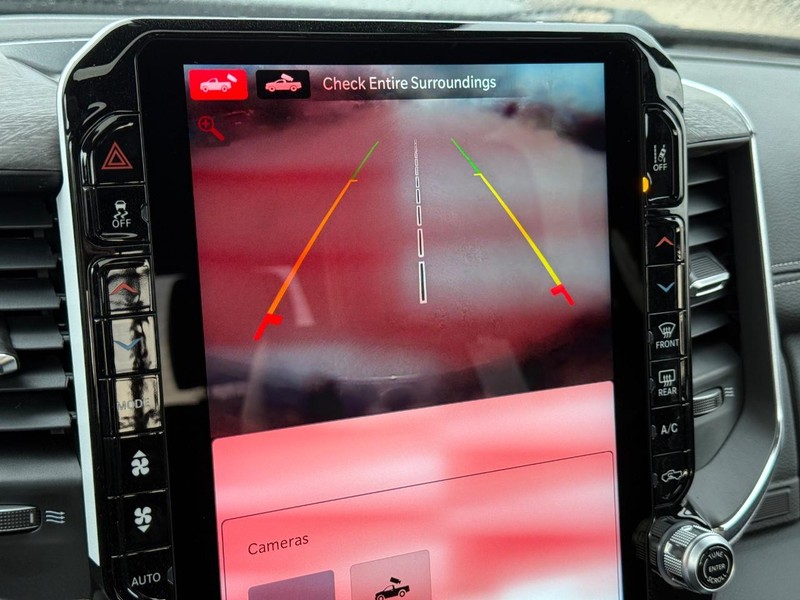 Ram 2500 Vehicle Full-screen Gallery Image 17