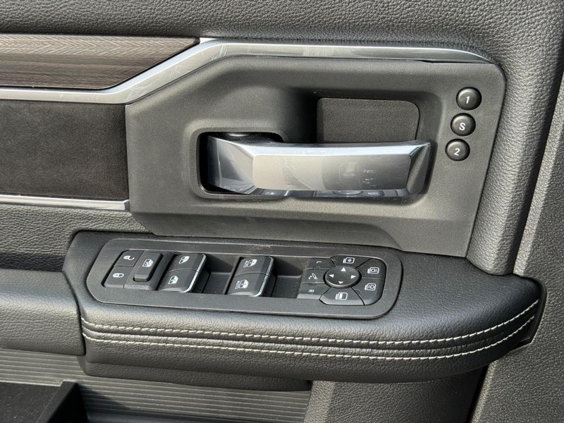 Ram 2500 Vehicle Full-screen Gallery Image 20