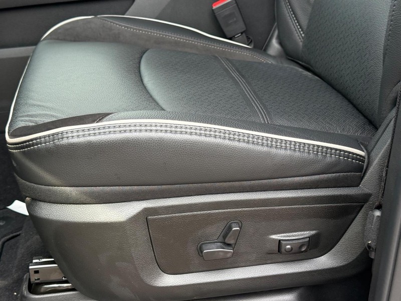 Ram 2500 Vehicle Full-screen Gallery Image 21