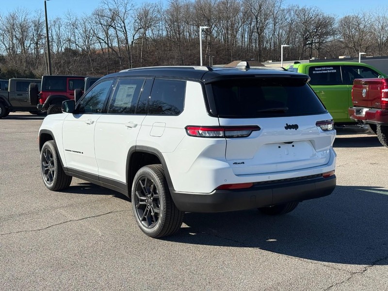 Jeep Grand Cherokee L Vehicle Image 04