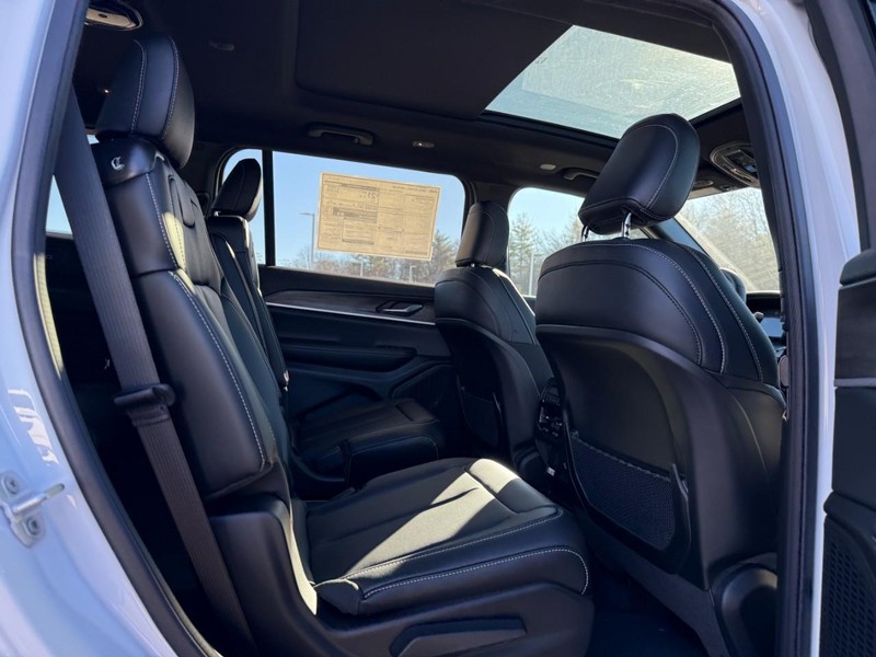 Jeep Grand Cherokee L Vehicle Image 07