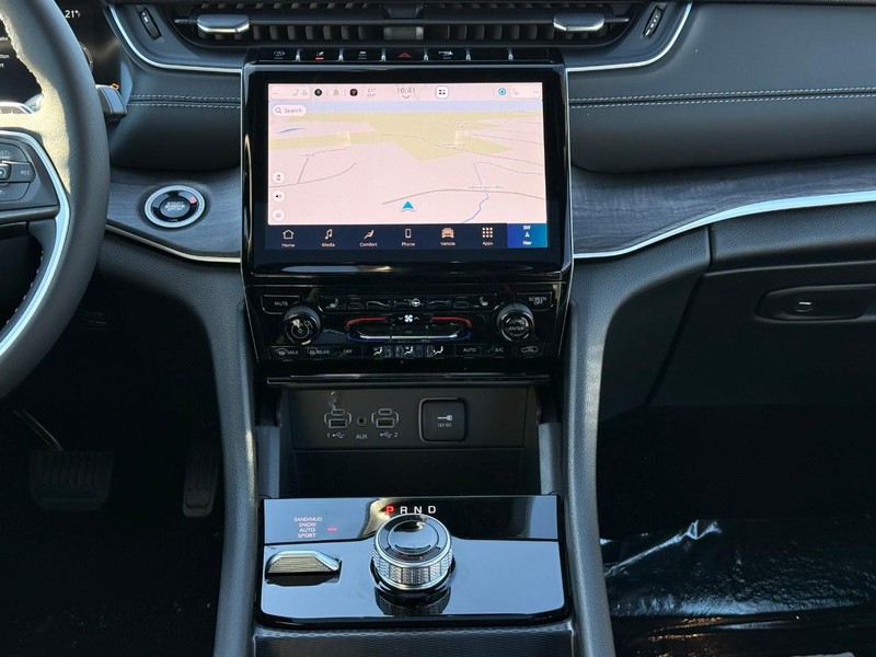 Jeep Grand Cherokee L Vehicle Image 13