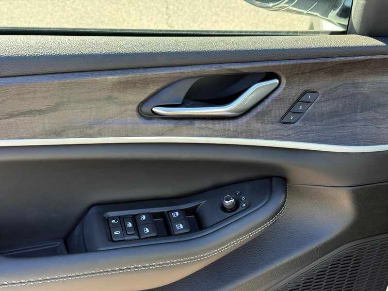 Jeep Grand Cherokee L Vehicle Image 15