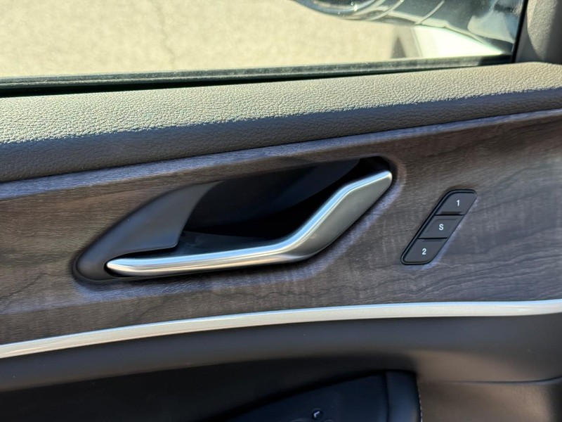 Jeep Grand Cherokee L Vehicle Image 16