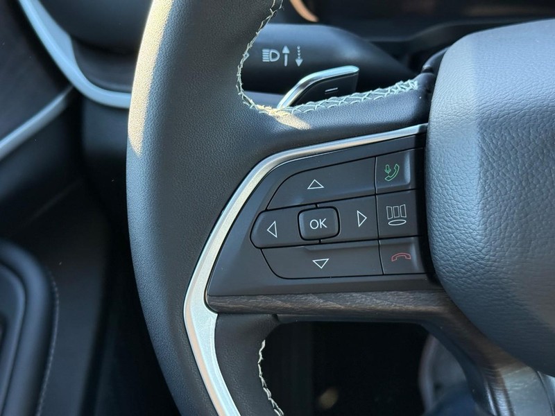 Jeep Grand Cherokee L Vehicle Image 19