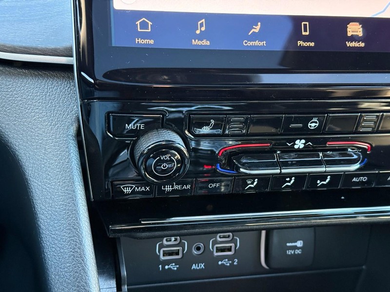 Jeep Grand Cherokee L Vehicle Image 21