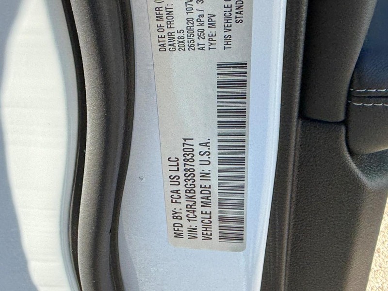 Jeep Grand Cherokee L Vehicle Image 23