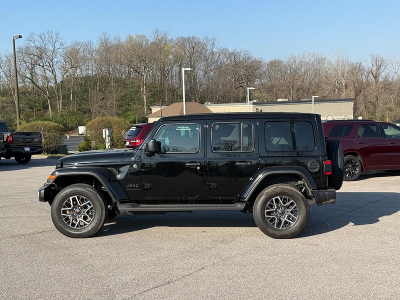 Jeep Wrangler Vehicle Full-screen Gallery Image 2