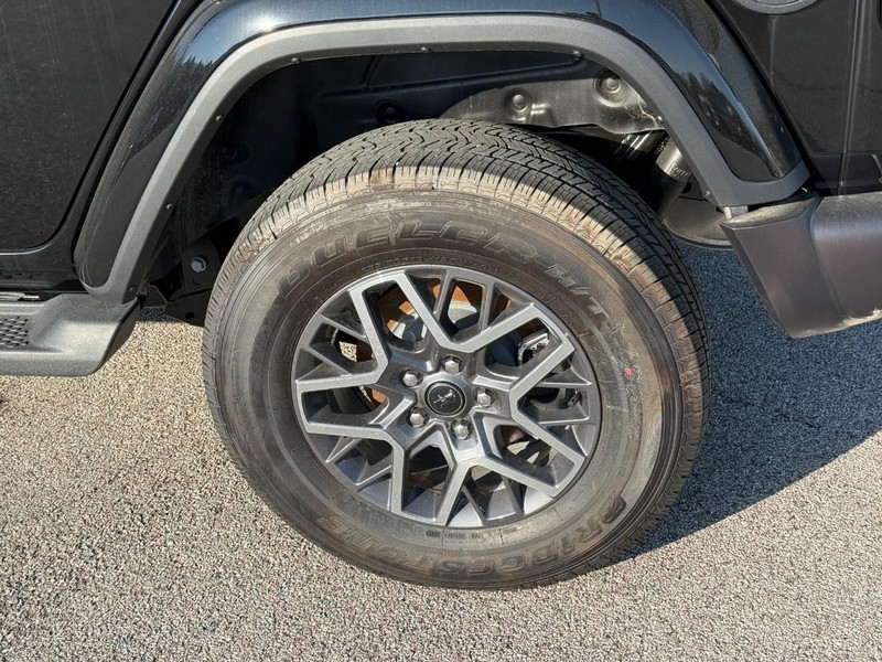 Jeep Wrangler Vehicle Full-screen Gallery Image 4