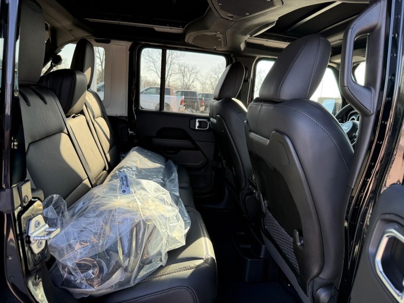 Jeep Wrangler Vehicle Full-screen Gallery Image 5